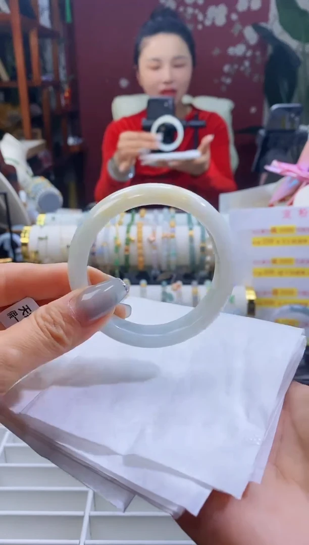 【闪购商品】翡翠手镯未镶嵌27黄翡52-54/13.2*7.6