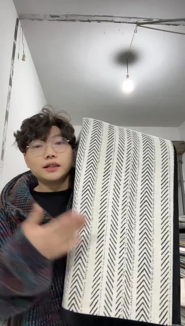 雪尼尔90*280、90*90三张、70*90两张、110*110黑白色鱼骨纹