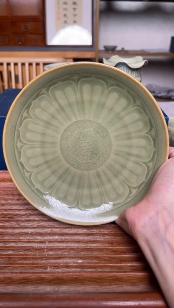 瓷器耀州窑青釉莲瓣盘 微瑕