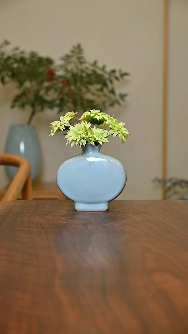 扁石榴瓶 天青 微瑕 无款