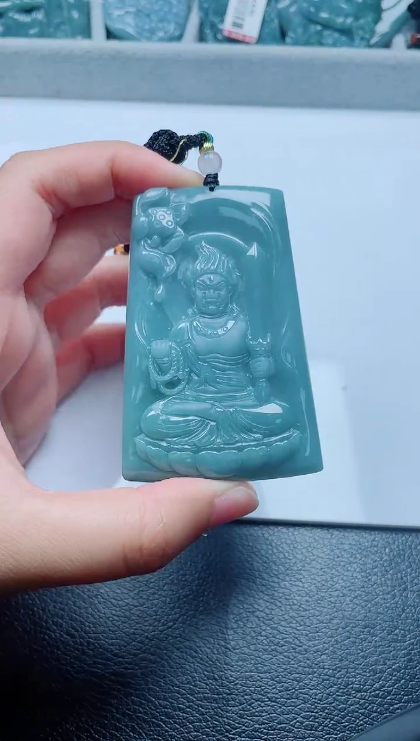 颈饰未镶嵌翡翠   鸡