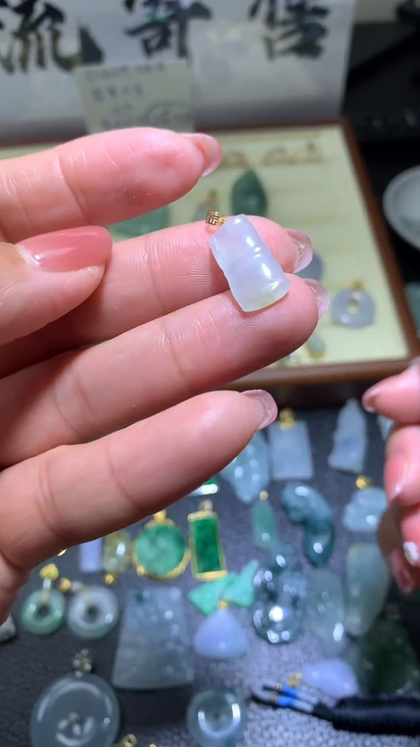 【闪购商品】翡翠颈饰18K金镶嵌075天然翡翠缅甸A货