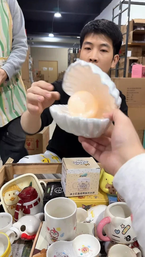 瓷片白色贝壳带灯摆件