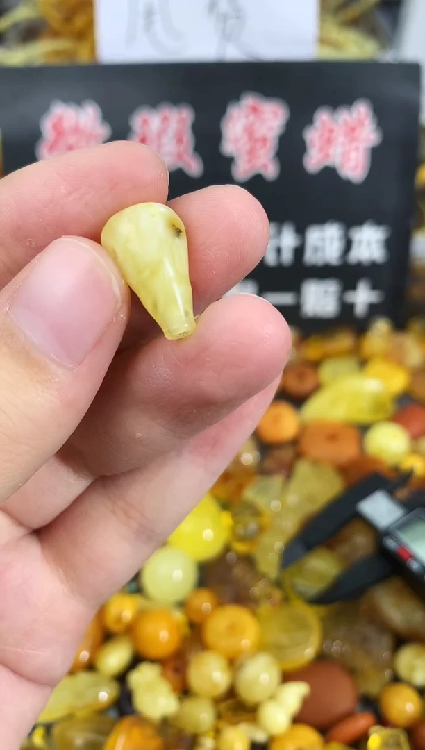 蜜蜡未镶嵌珠宝奇石112