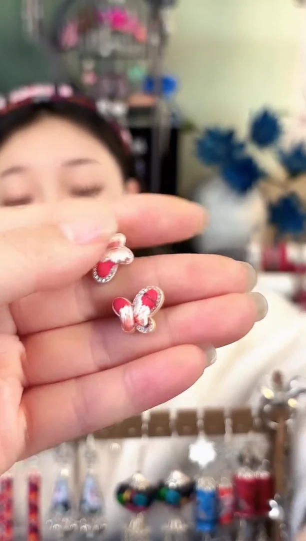 彩云南阁非遗老绣饰品115