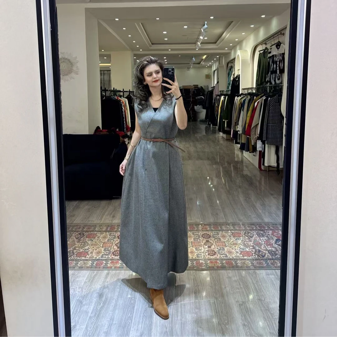 2025年自家原创设计百搭高气质显瘦带腰带大V领长连衣裙