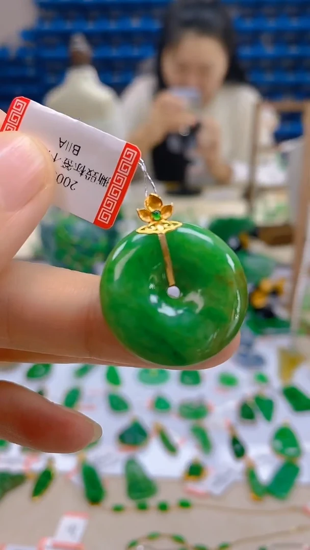 颈饰18K金镶嵌翡翠新号开播 全场乱卖