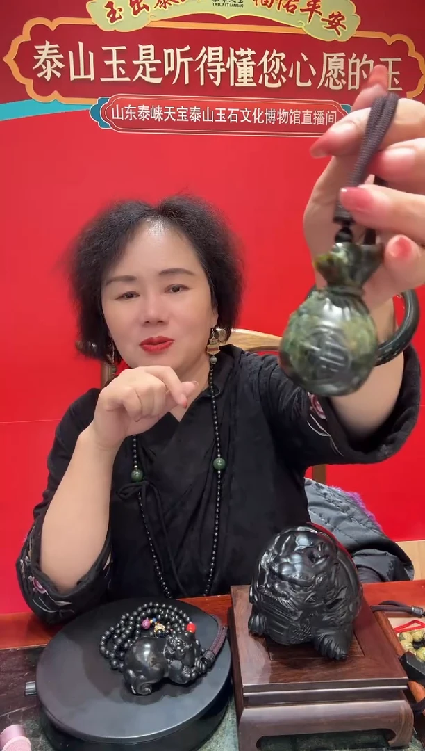 只买单纯的吊坠，没带链子，属的性质。无米袋