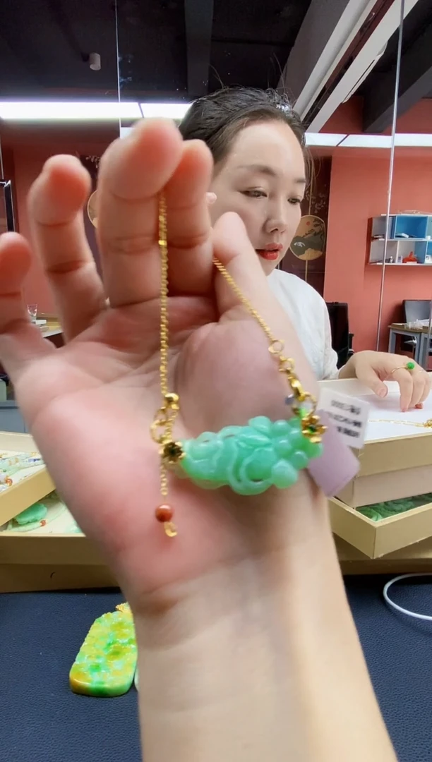 颈饰未镶嵌翡翠吊坠