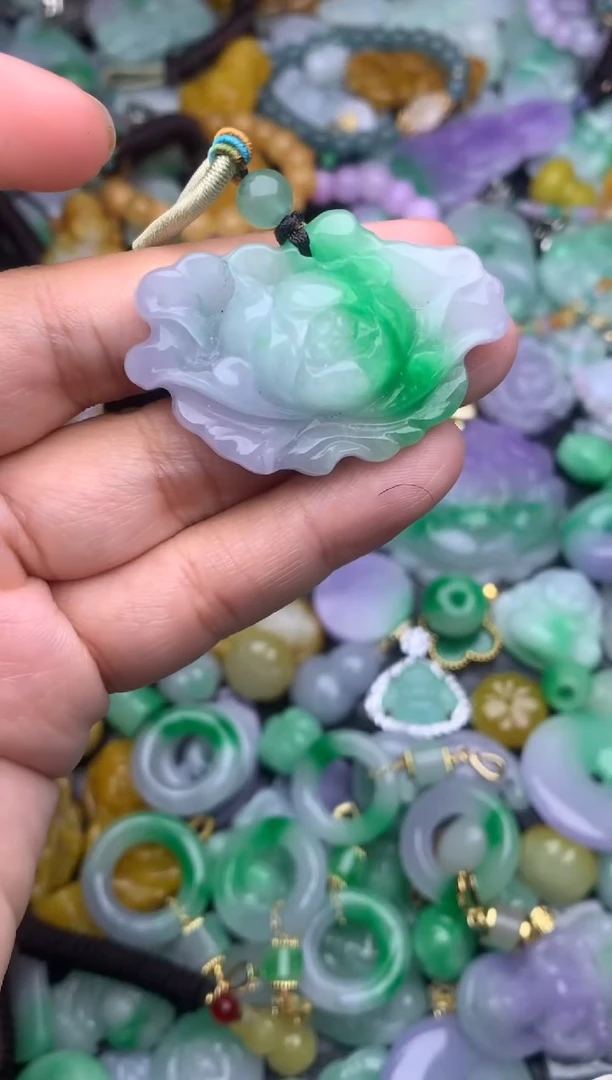 颈饰未镶嵌翡翠天然缅甸翡翠吊坠