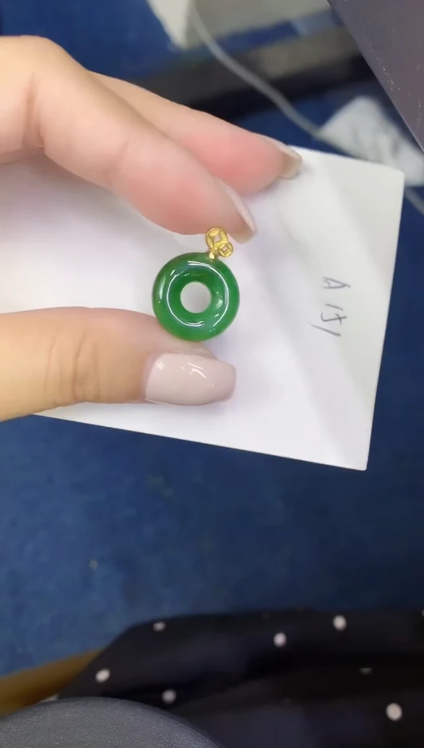 颈饰未镶嵌翡翠缅甸天然翡翠A货