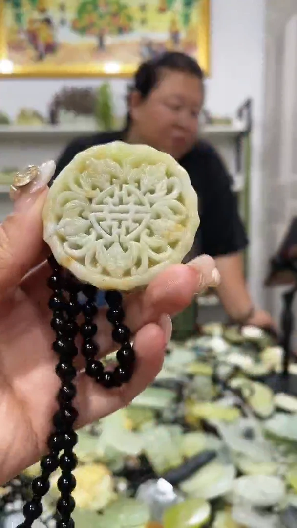 岫玉未镶嵌吊坠