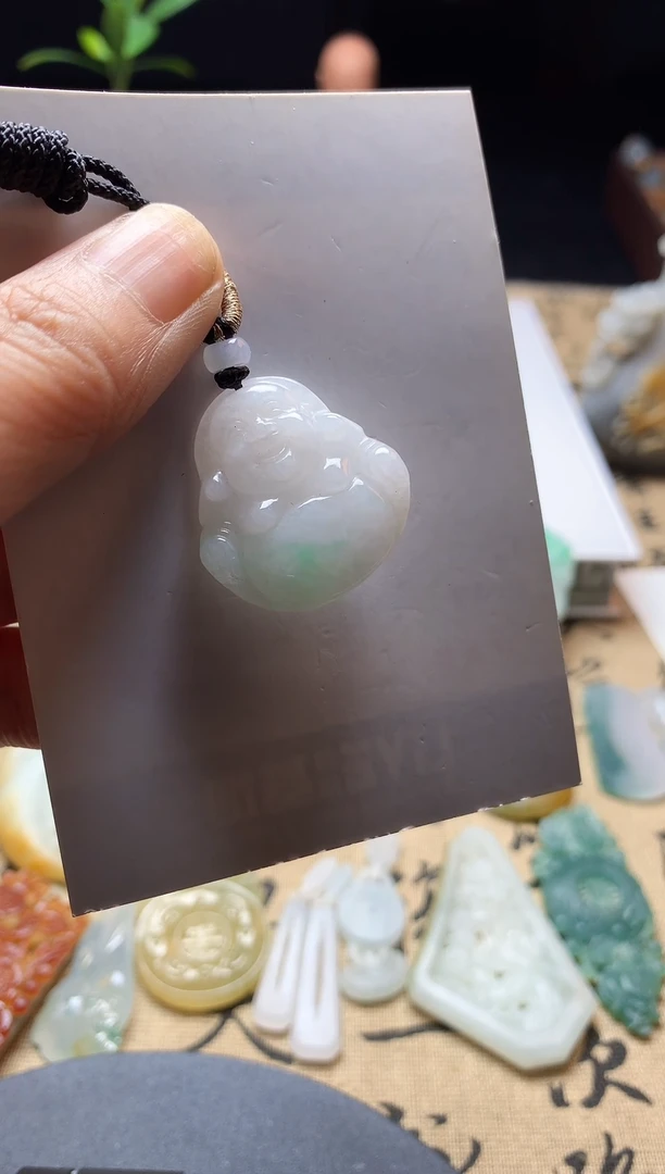 颈饰未镶嵌翡翠黄*椒佛公