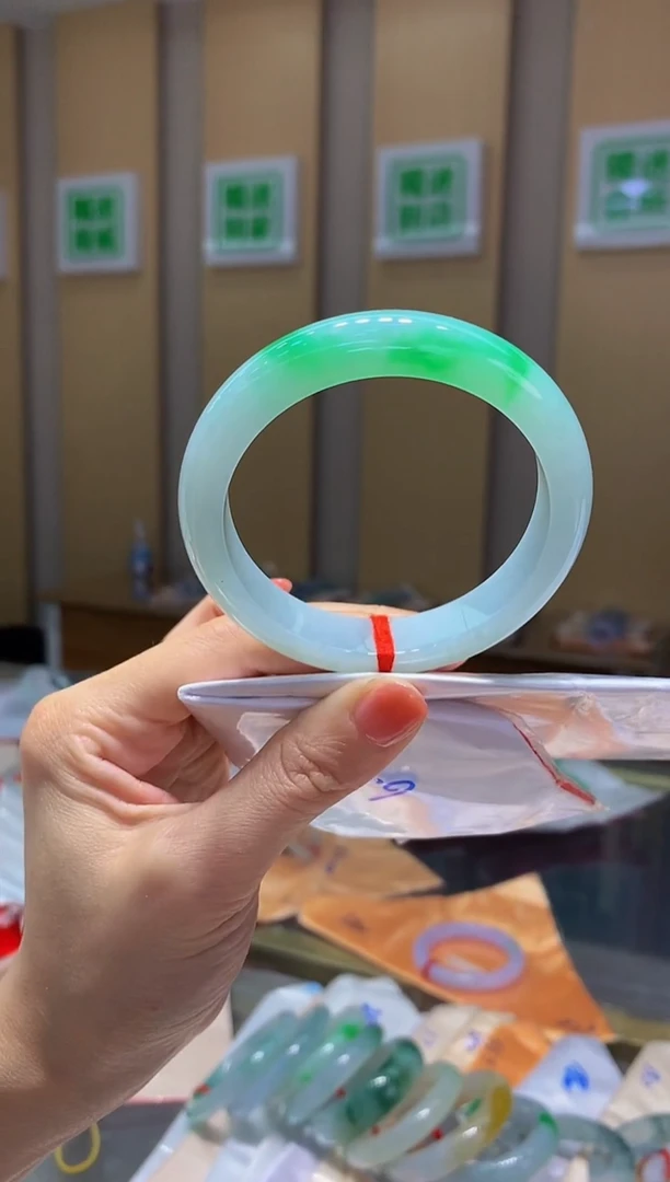 翡翠手镯未镶嵌-Q114圈口57*12.7*8.8