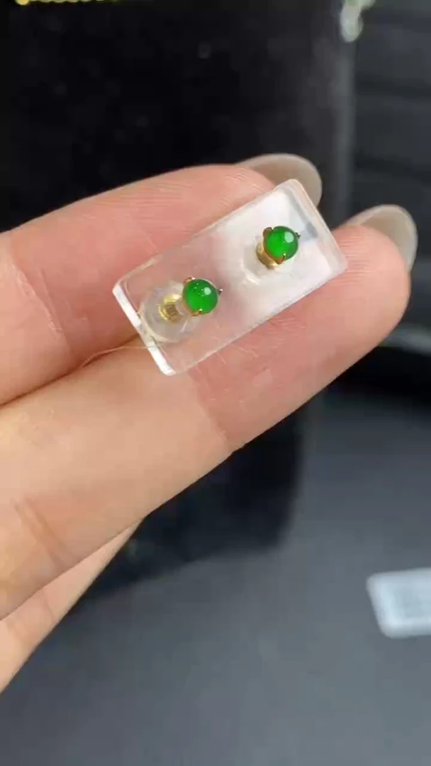 翡翠18K金镶嵌耳饰耳钉