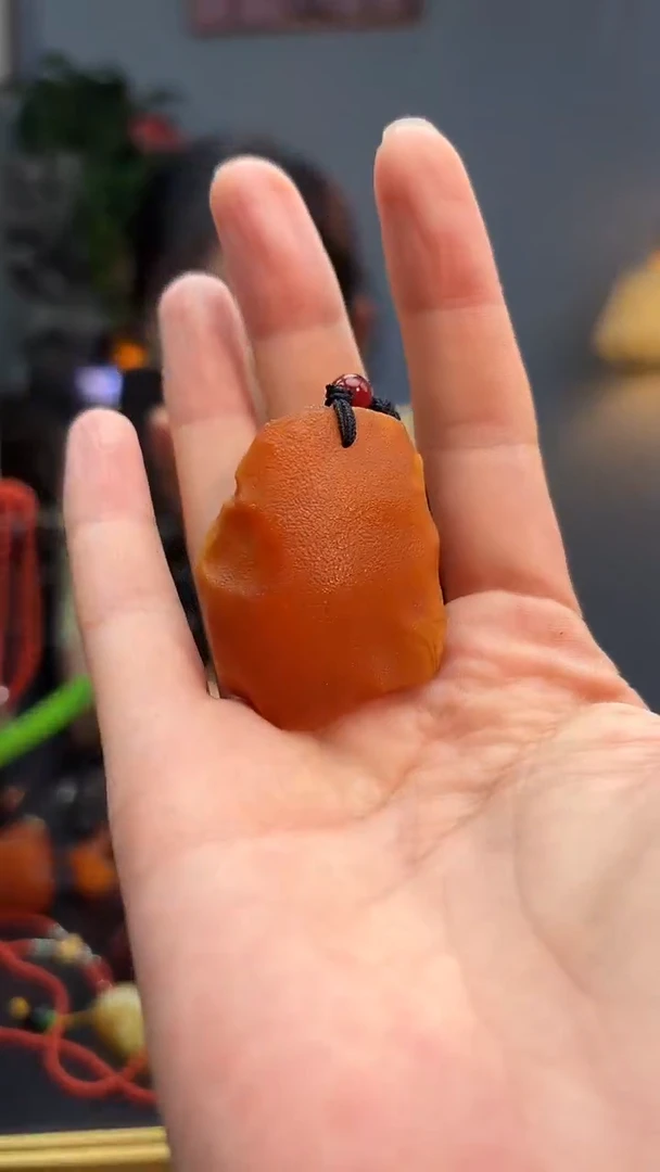 未镶嵌颈饰琥珀吊坠