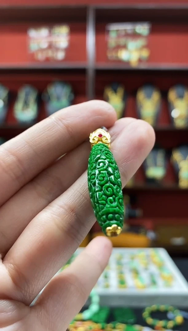 颈饰未镶嵌翡翠吊坠