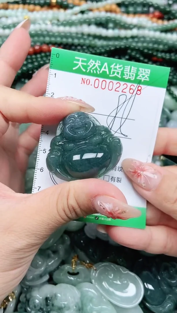 颈饰未镶嵌翡翠T***?翡翠