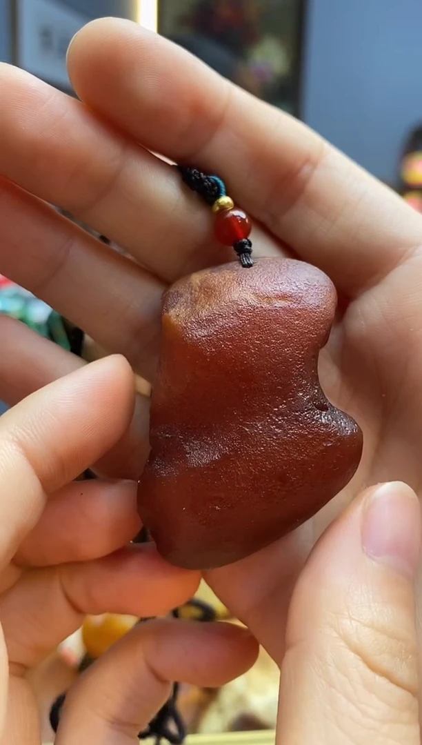 未镶嵌颈饰琥珀吊坠