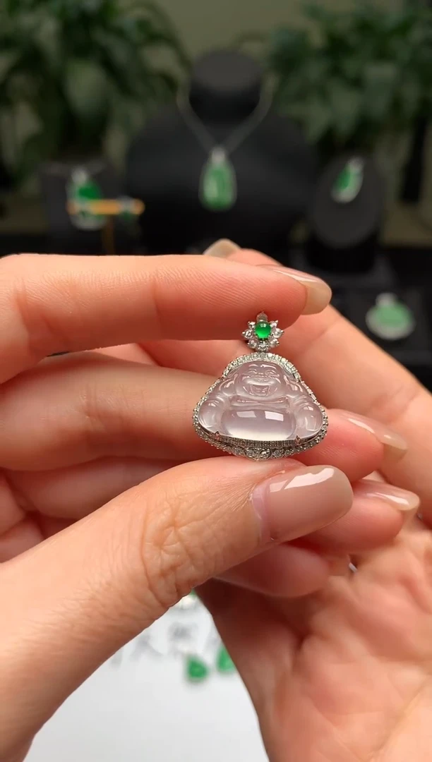 颈饰18K金镶嵌翡翠佛公