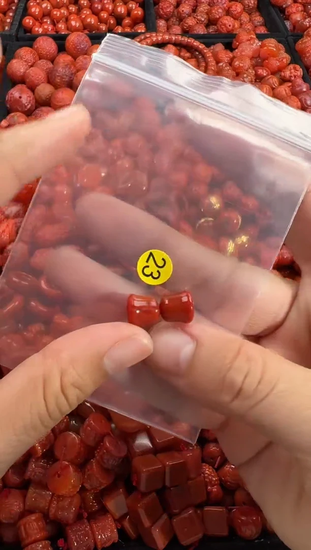 南红玛瑙未镶嵌颈饰1