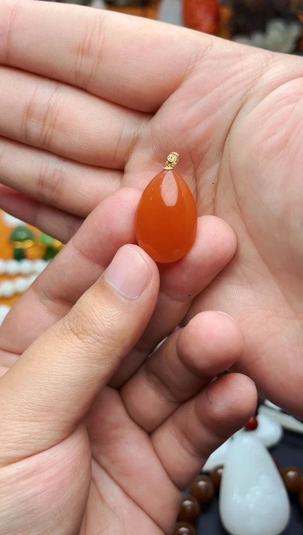 【闪购商品】南红玛瑙颈饰18K金镶嵌水滴01