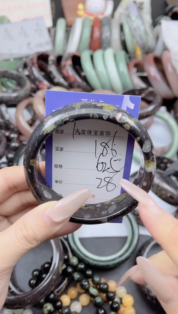 未镶嵌手镯石英质玉186