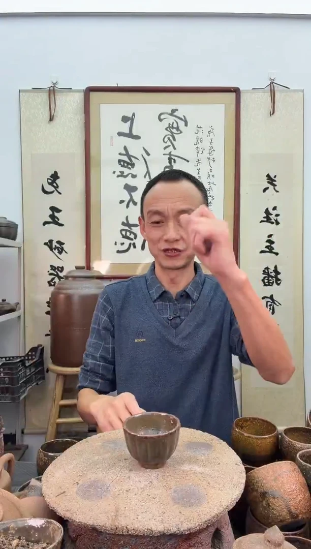 瑕疵红色荷花杯90毫升