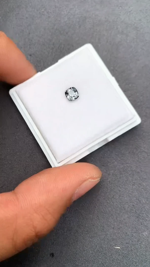 裸石未镶嵌尖晶石0.7ct