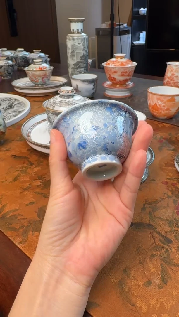 手绘青花内外绘描银万花主人杯