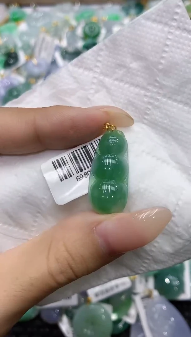 颈饰18K金镶嵌翡翠111111111111