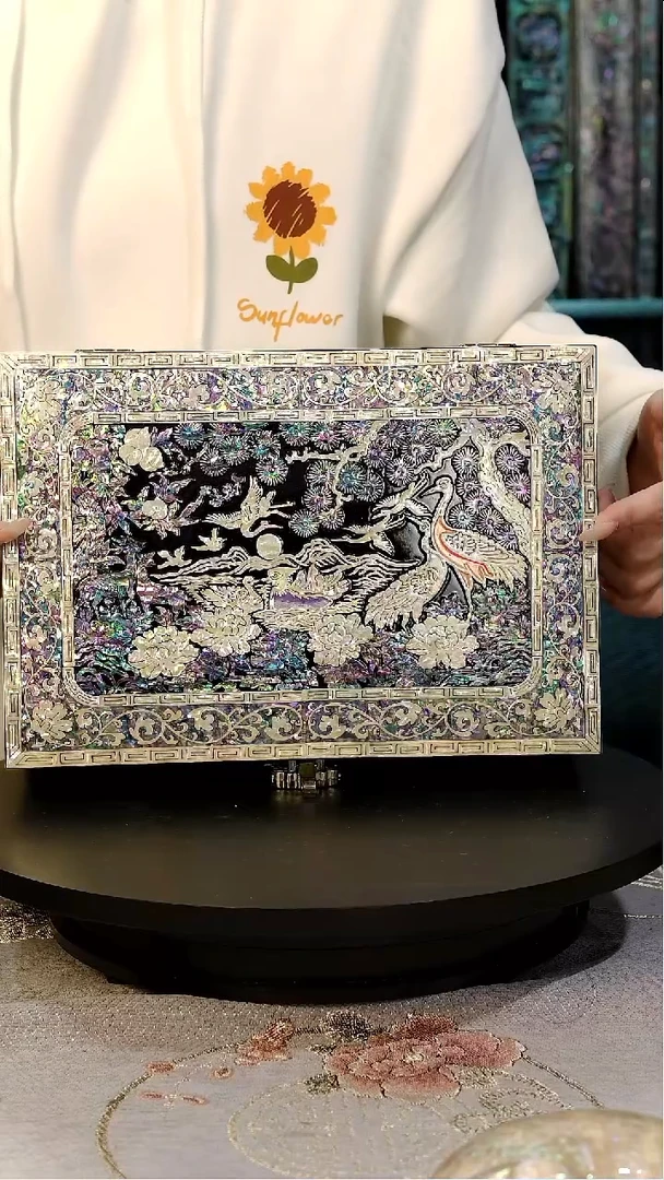 鱼锁满贝底·弘贝雅螺钿漆器文化馆