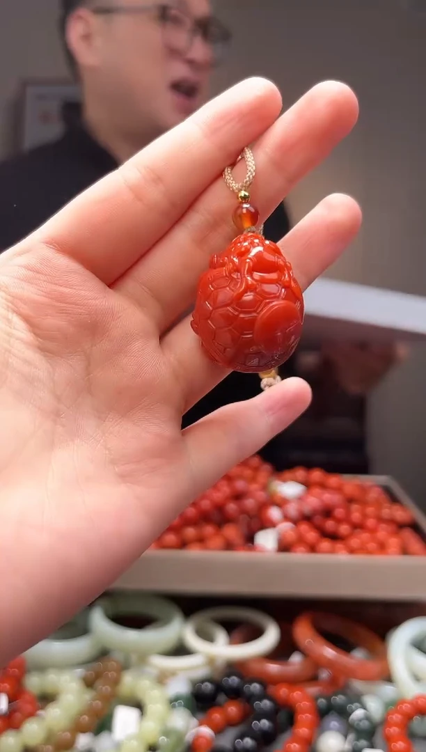 颈饰未镶嵌南红玛瑙吊坠