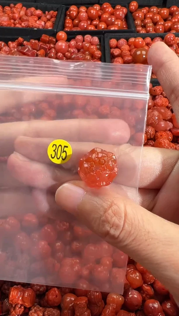 颈饰未镶嵌南红玛瑙1