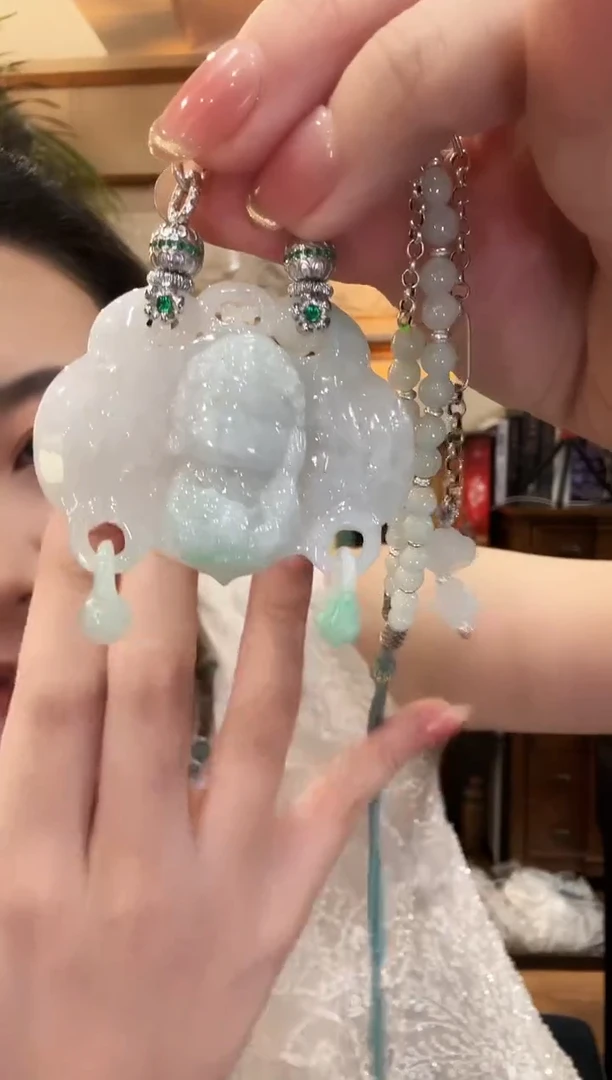 翡翠未镶嵌颈饰国风