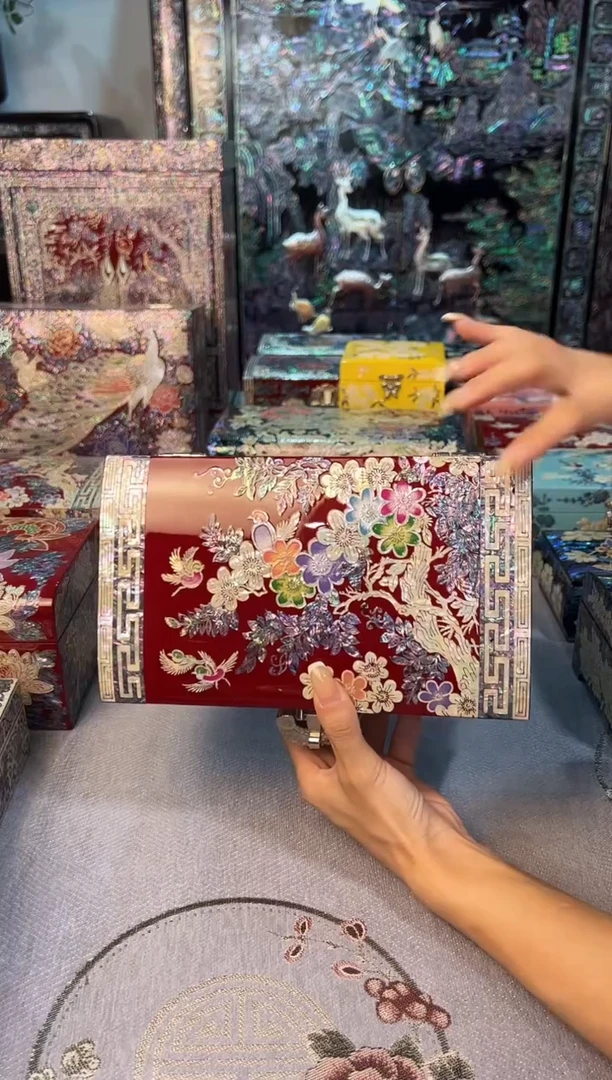 鱼锁绒布底·弘贝雅螺钿漆器文化馆