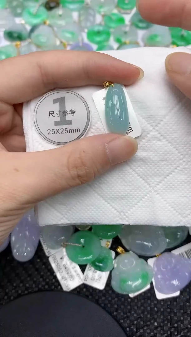 翡翠18K金镶嵌颈饰1111111