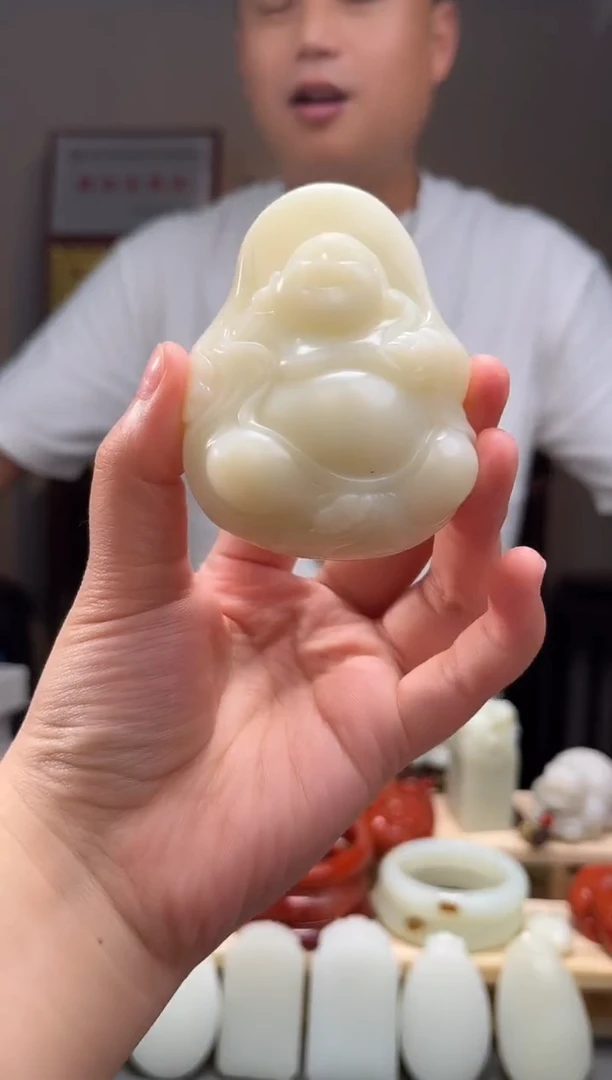 颈饰未镶嵌和田玉吊坠