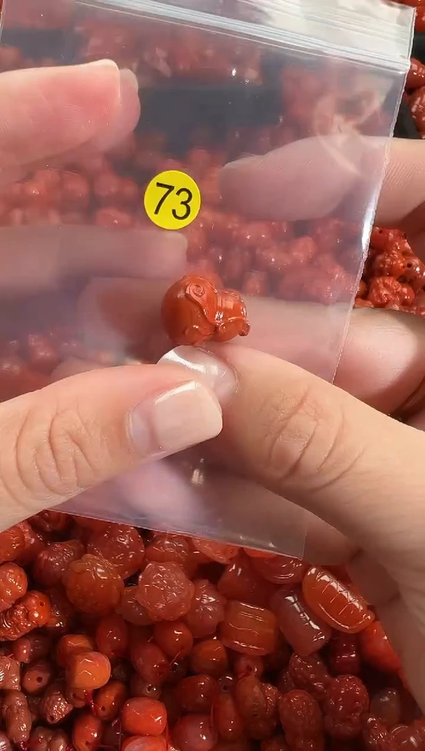 颈饰未镶嵌南红玛瑙1