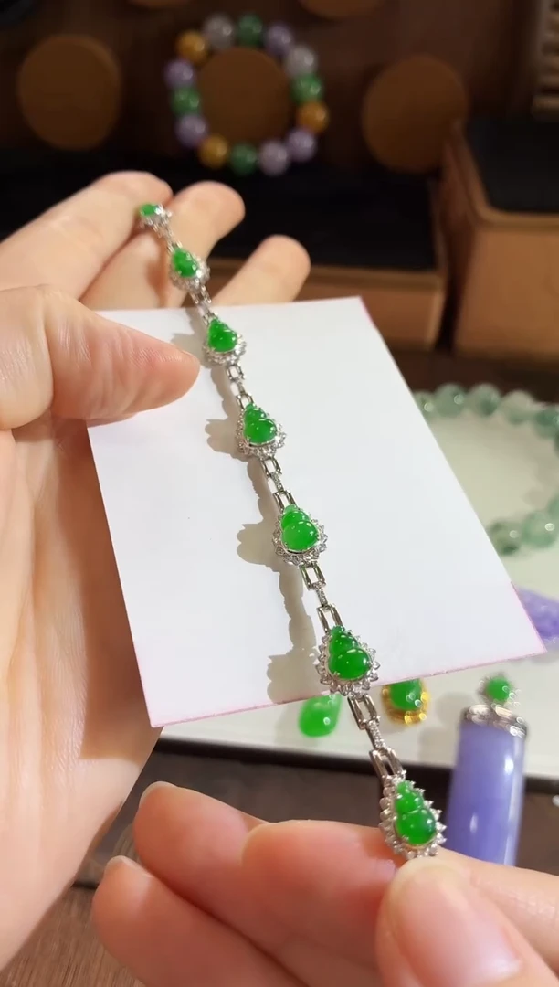 18K金镶嵌手链翡翠手饰