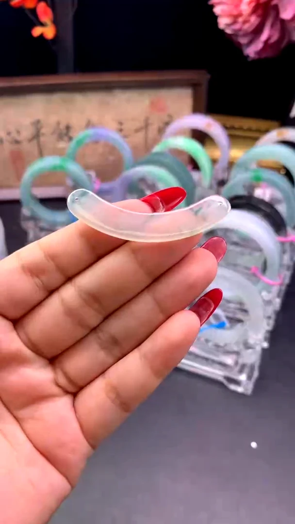 颈饰未镶嵌翡翠玉璜