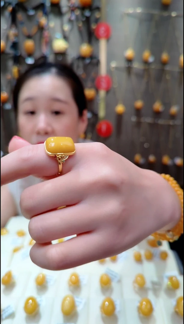 蜜蜡18K金镶嵌珠宝奇石﹣F579蜜蜡戒指