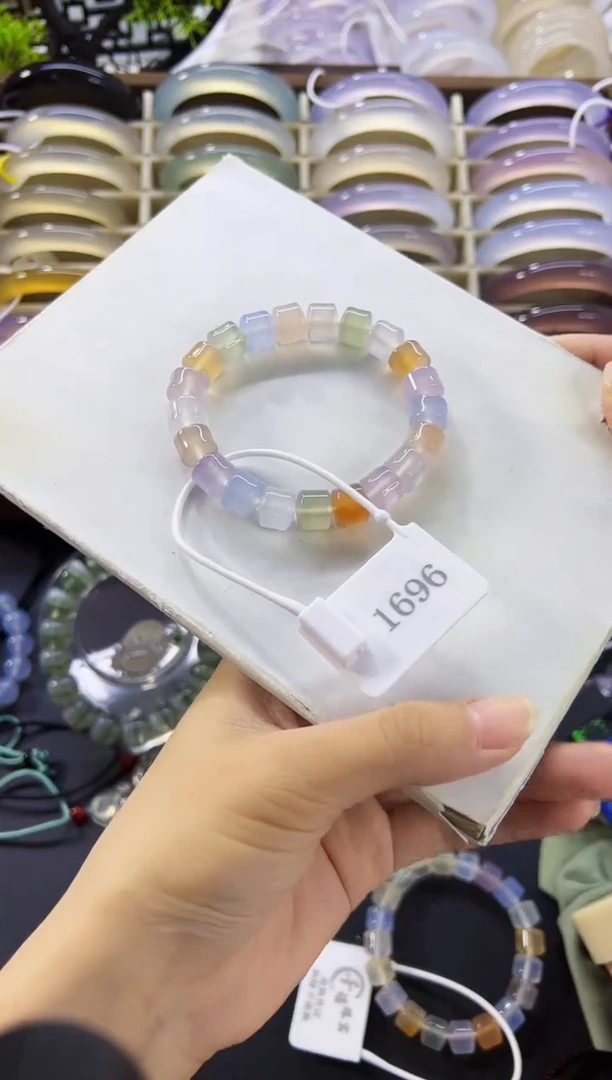 玛瑙/玉髓手镯未镶嵌茉*10mm天然拍十发一