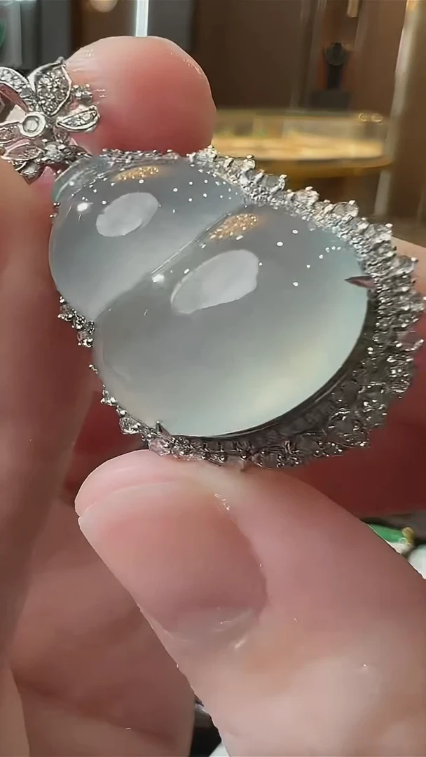 颈饰18K金镶嵌翡翠天然A货翡翠