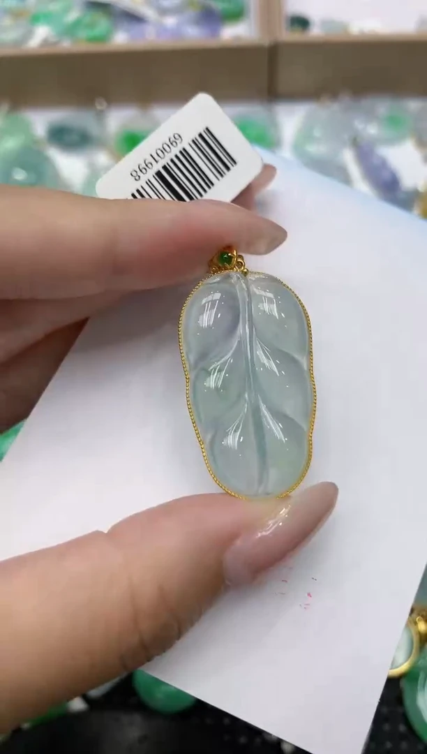 翡翠18K金镶嵌颈饰1111111111