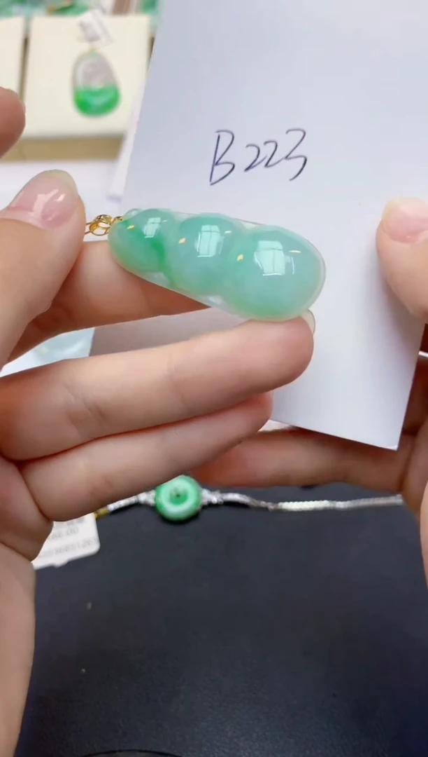 翡翠18K金镶嵌颈饰天然缅甸A货翡翠