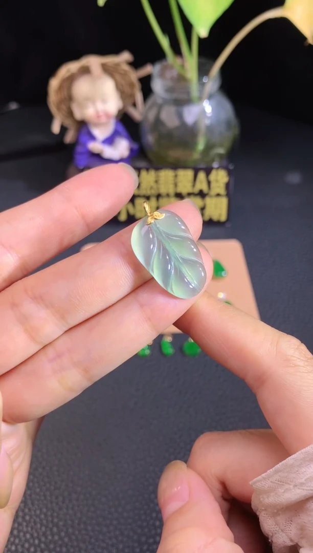 颈饰18K金镶嵌翡翠源头工厂天然翡翠A货，福利价