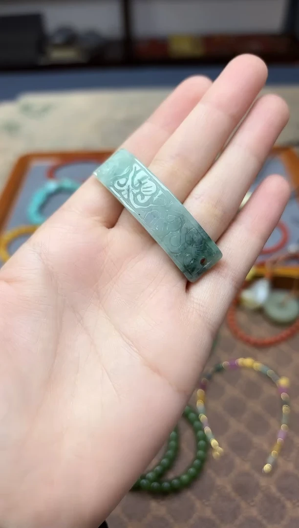 颈饰未镶嵌翡翠翡翠雕花手牌ZD编绳