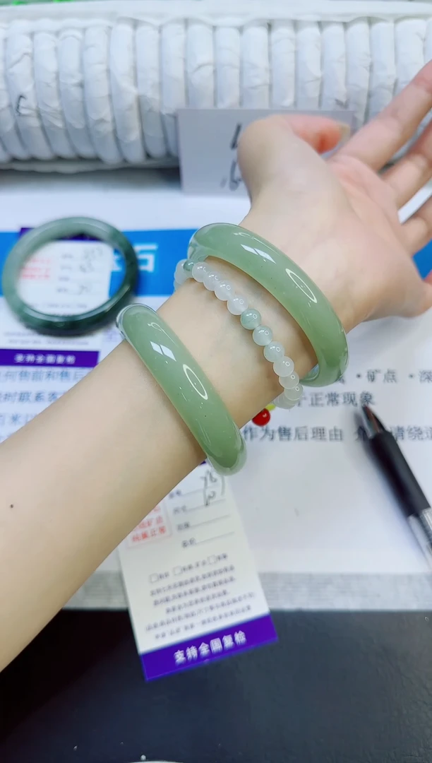 石英质玉手镯未镶嵌253/60