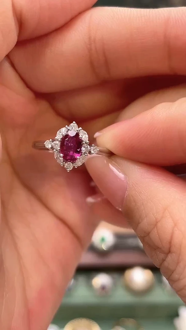 18K金镶嵌戒指红宝石主石：0.53ct